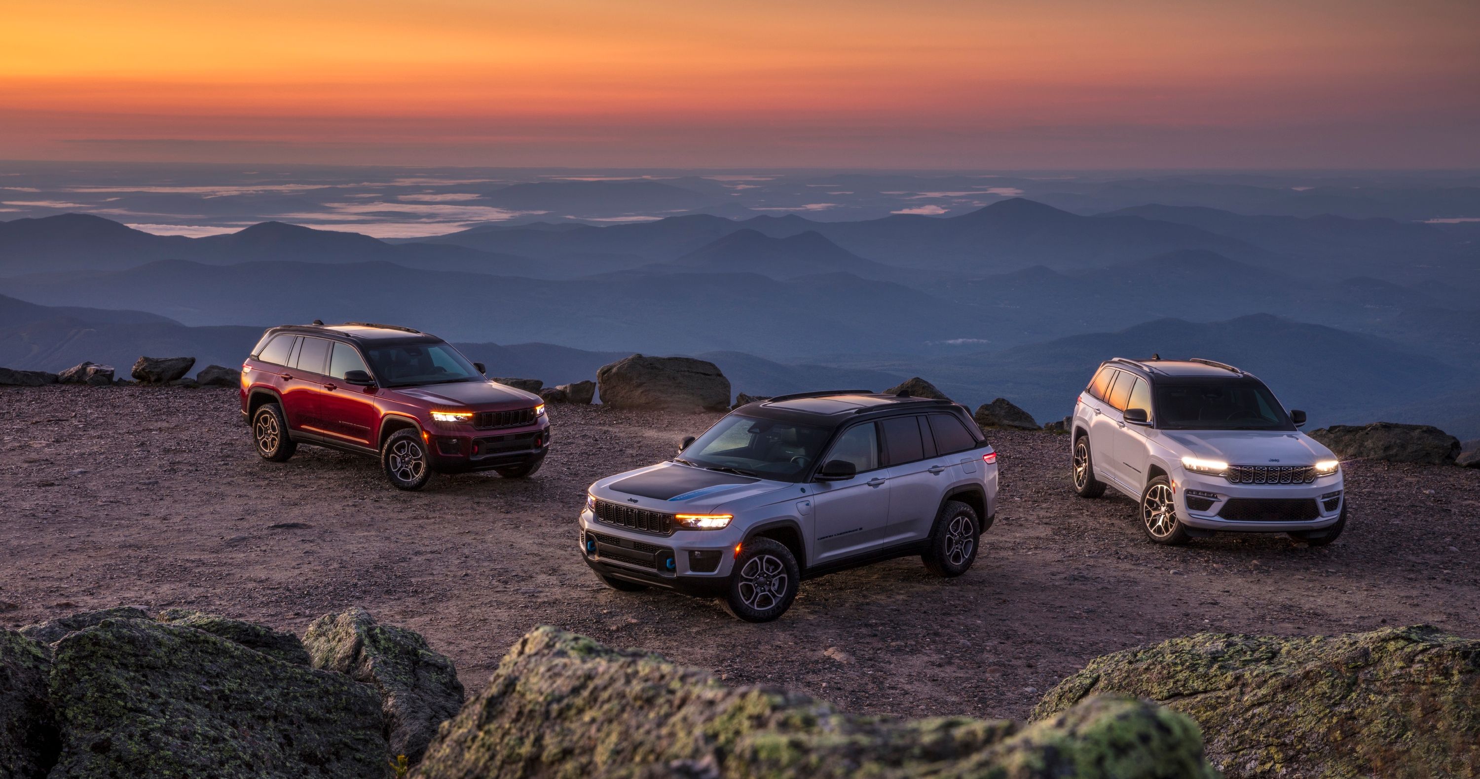 2021 The Fifth-Gen 2022 Grand Cherokee Looks Fresh, Comes With A Ton Of Tech, And Features A New Plug-In Hybrid Powertrain!