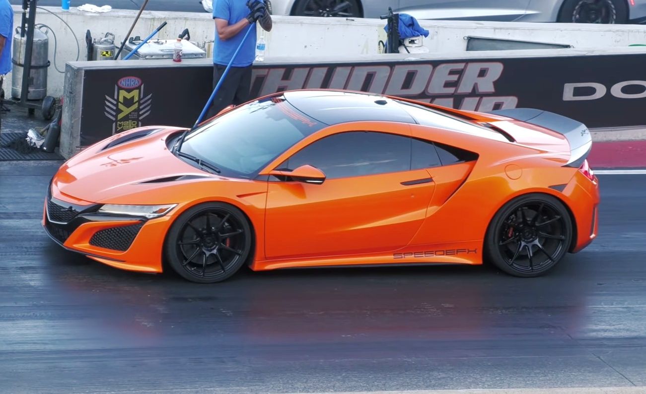 A Chevrolet Camaro ZL1 Takes on the Acura NSX in a Quarter-Mile Drag Races
