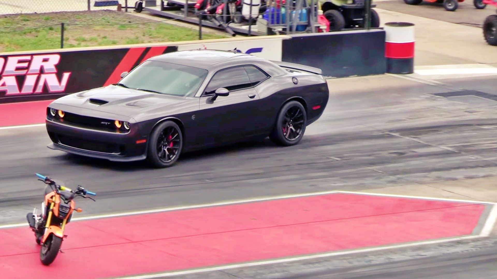 The Ultimate Challenger Showdown: Hellcat Redeye vs Hellcat