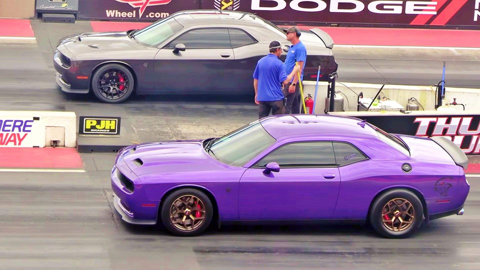 The Ultimate Challenger Showdown: Hellcat Redeye vs Hellcat