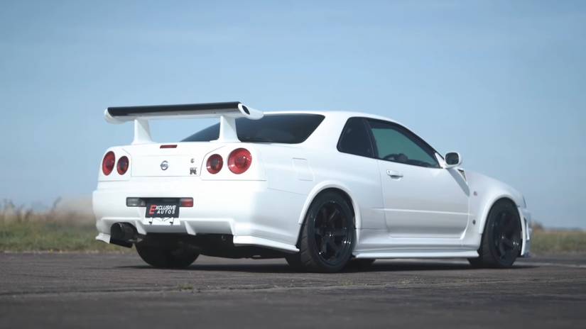 Old-School vs Modern: Watch a Stock Nissan R35 GT-R Nismo Try To Show ...