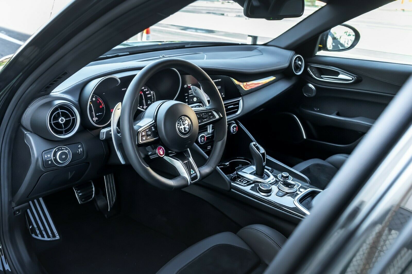 2021 Alfa Romeo QV600 By Manhart