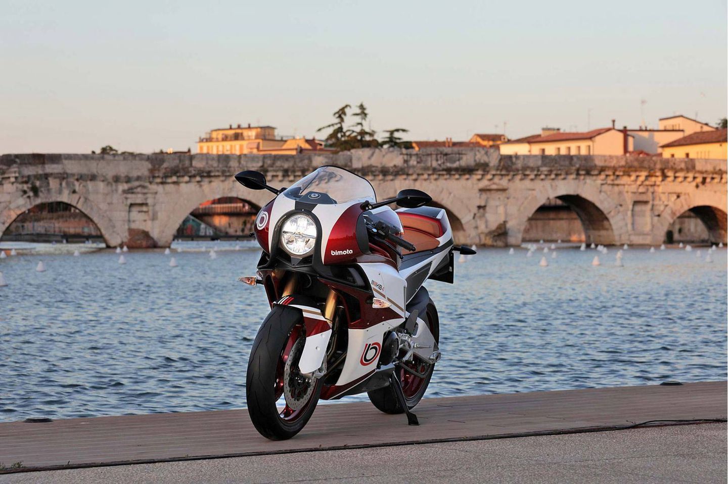 Bimota KB4 Is a Carbon-Clothed Retro Beauty