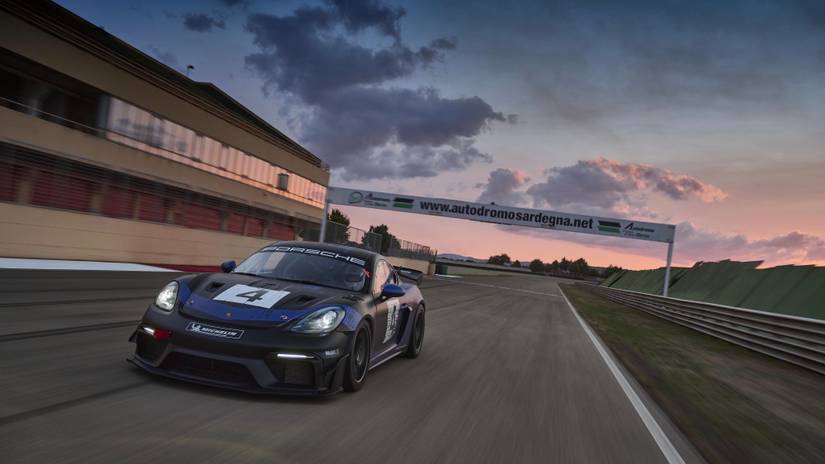 Porsche 718 Cayman GT4 RS Clubsport is a 500-Horsepower Track-Day Special