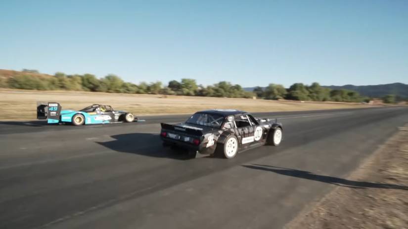 Drag Race: Hoonicorn Races The Super-Lightweight Wolf