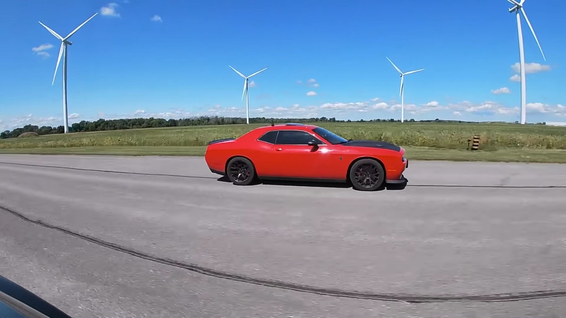 Watch A Dodge Challenger Hellcat and A Roush-Tuned Ford Mustang Choke ...