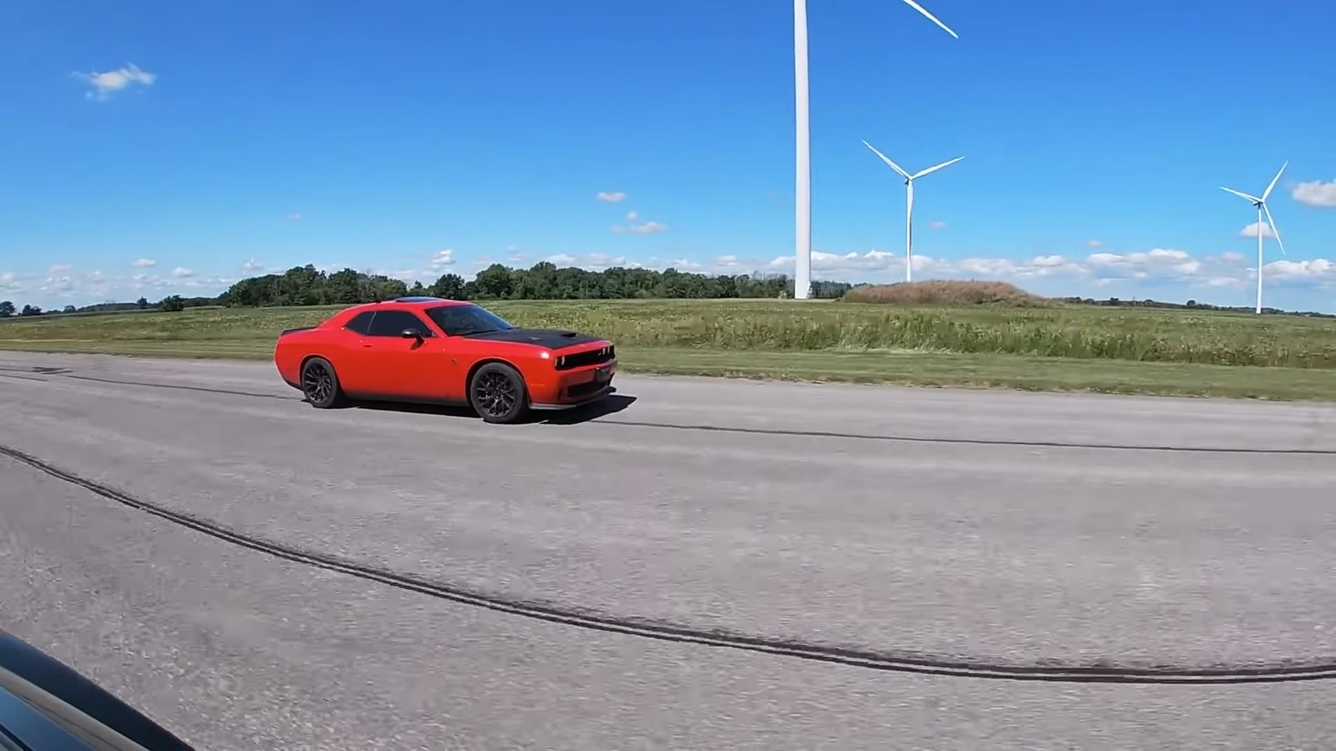 Watch A Dodge Challenger Hellcat and A Roush-Tuned Ford Mustang Choke ...