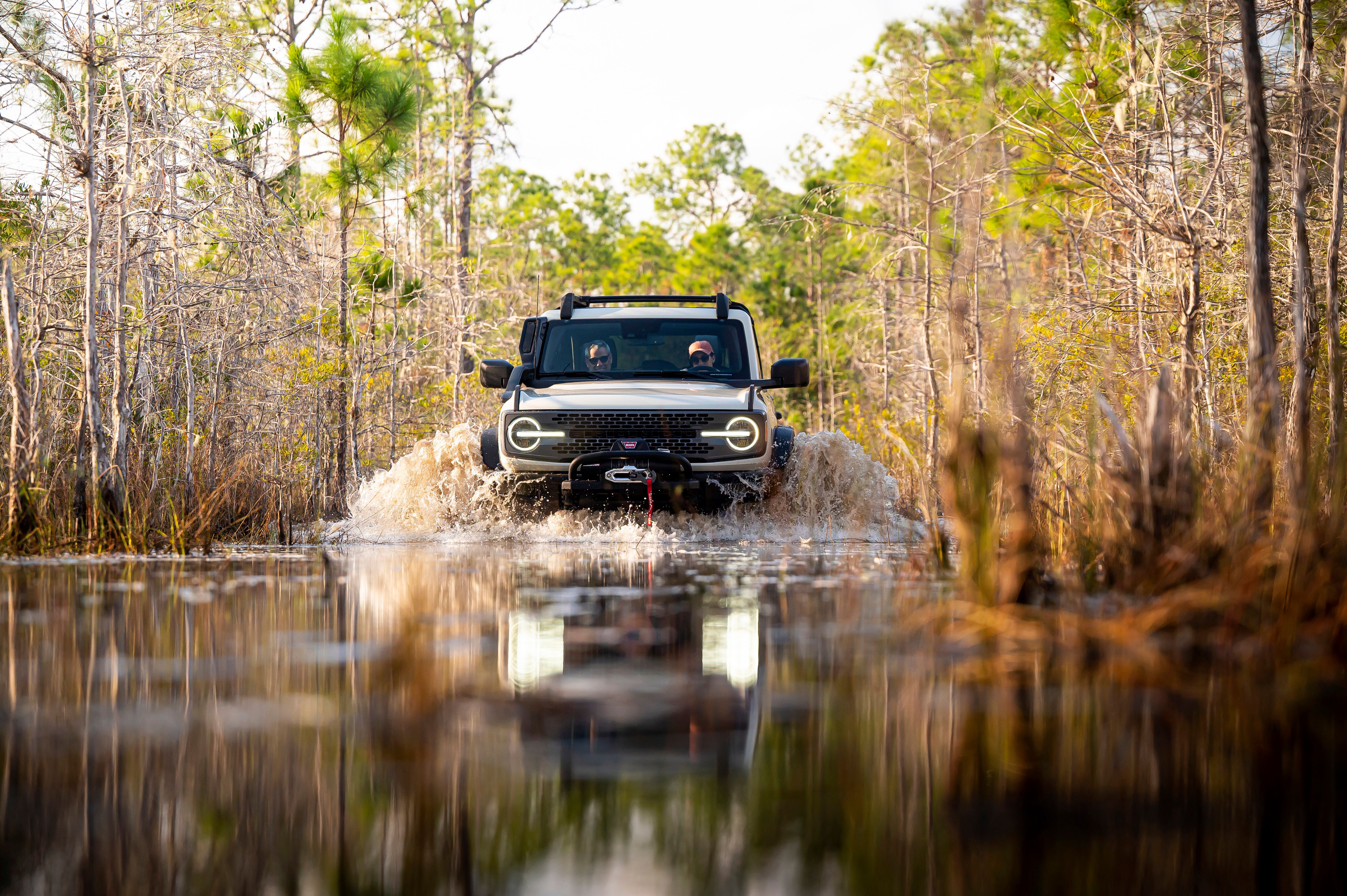 2022 Ford Unleashes The 2022 Bronco Everglades With A Snorkel!