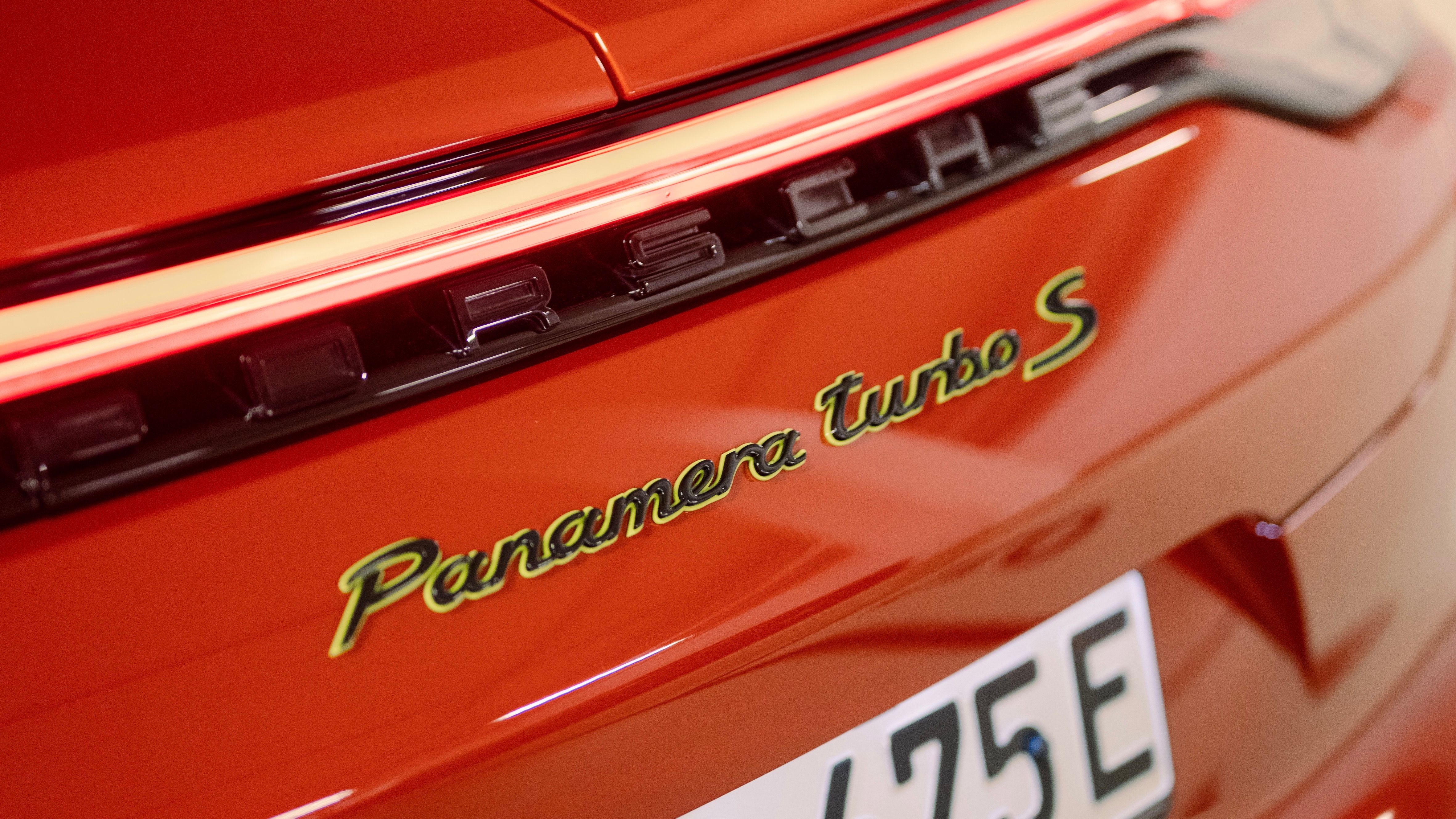 2022 Porsche Panamera Hybrid