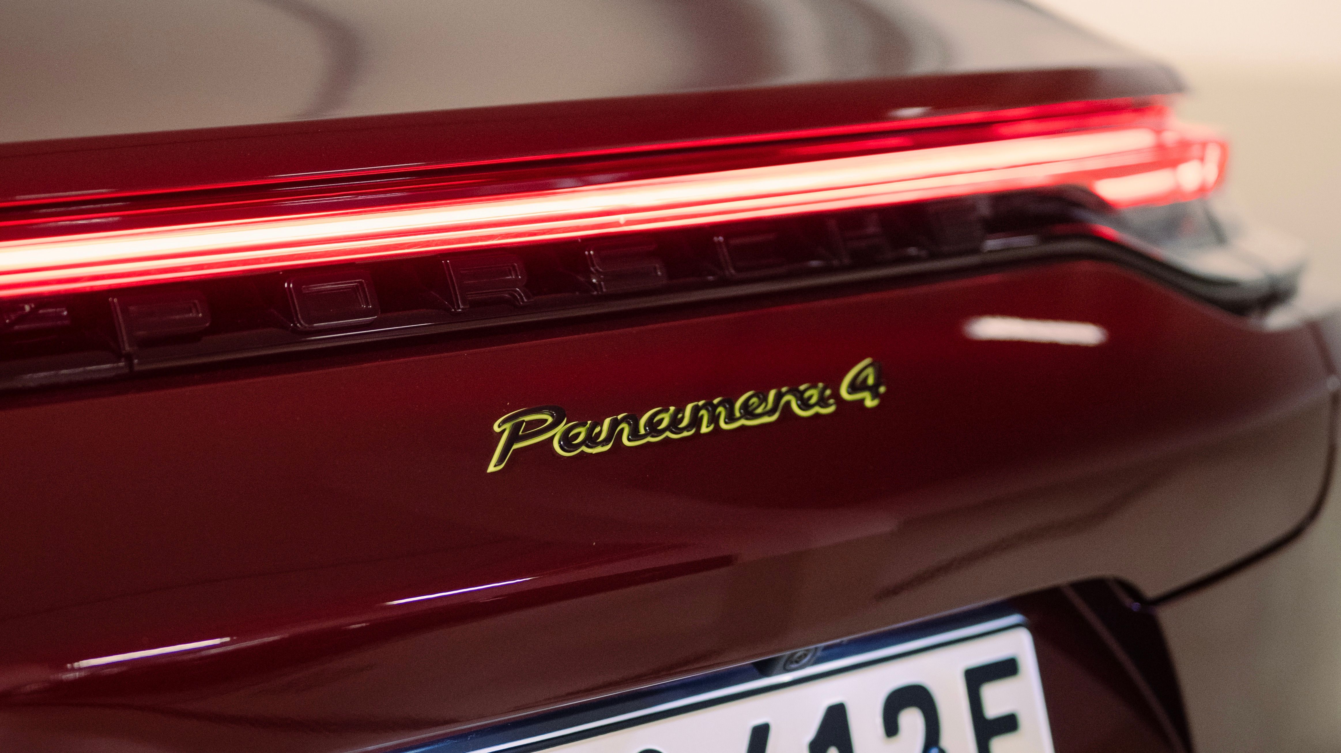 2022 Porsche Panamera Hybrid