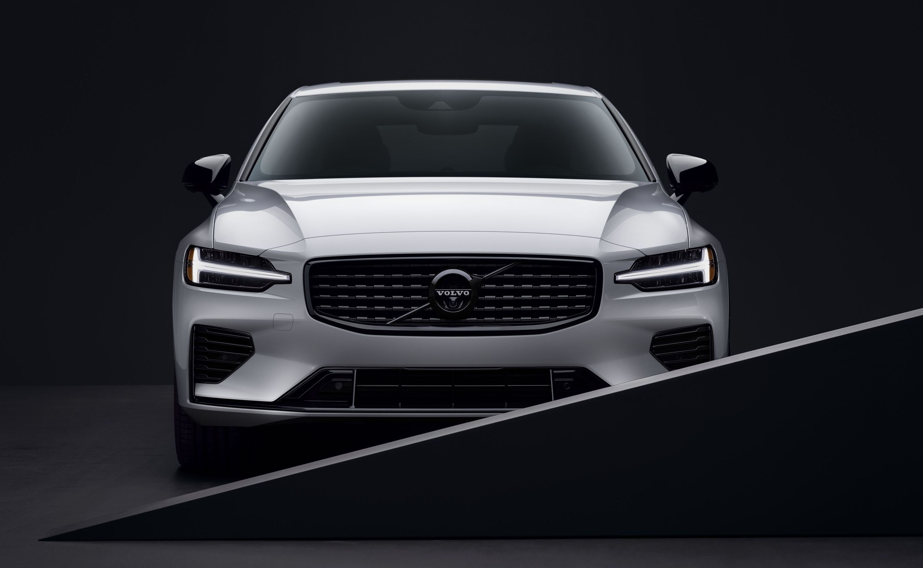 2022 Volvo S60 Black Edition