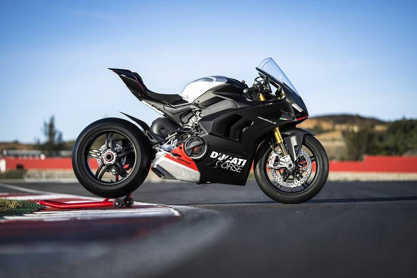 Crazy Drag Race: Ducati Panigale V4 SP Takes On The World's Fastest ...
