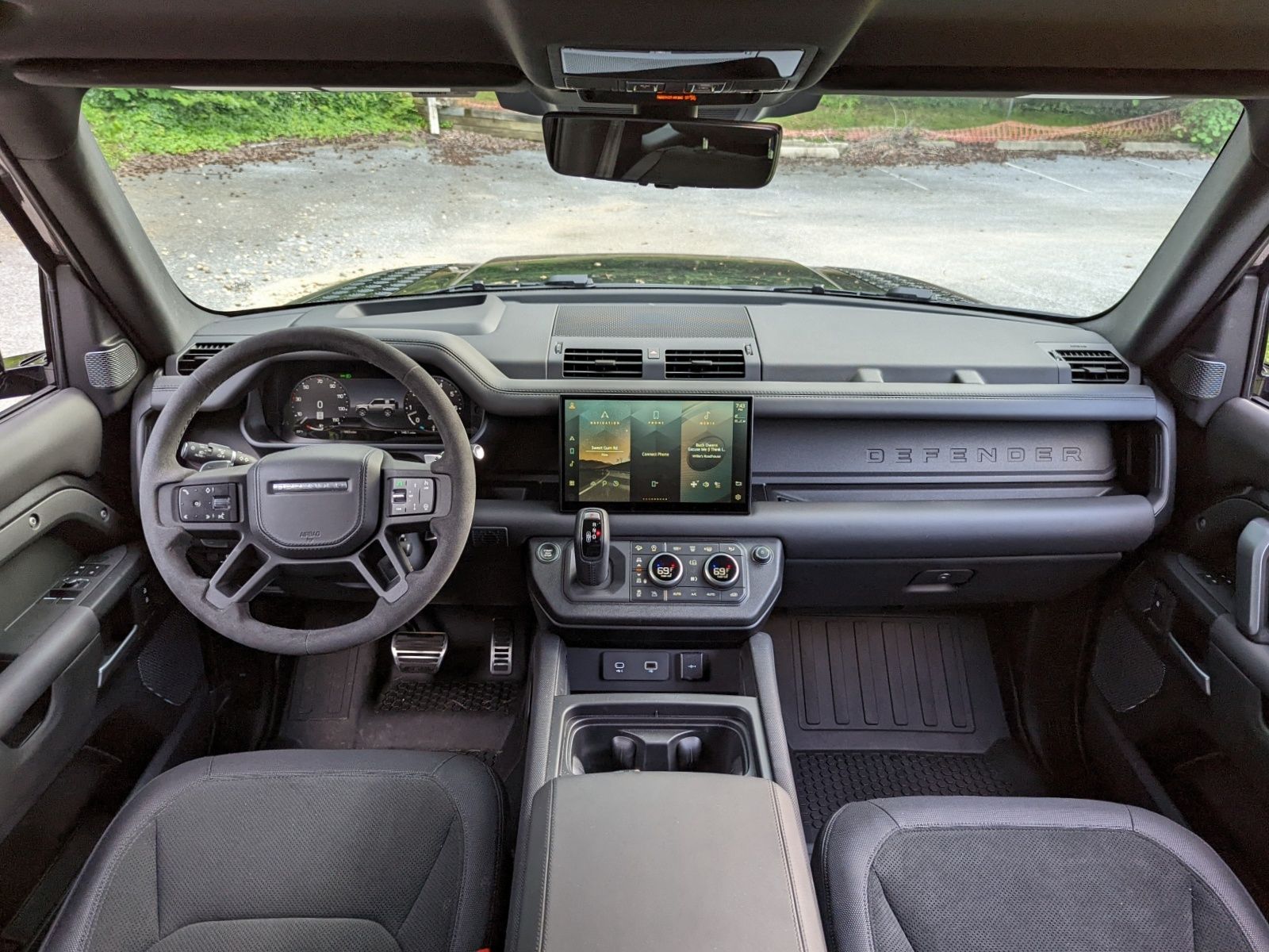 2022 2023 Land Rover Defender 90 Review: The Smallest Big SUV