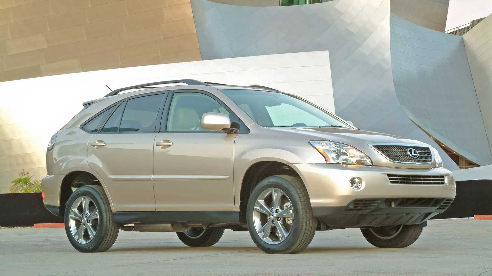 Front three-quarters shot of a 2005 Lexus RX400h
