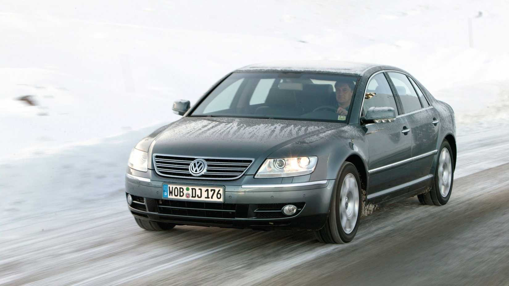 2006 Volkswagen Phaeton 4MOTION in gray being driven