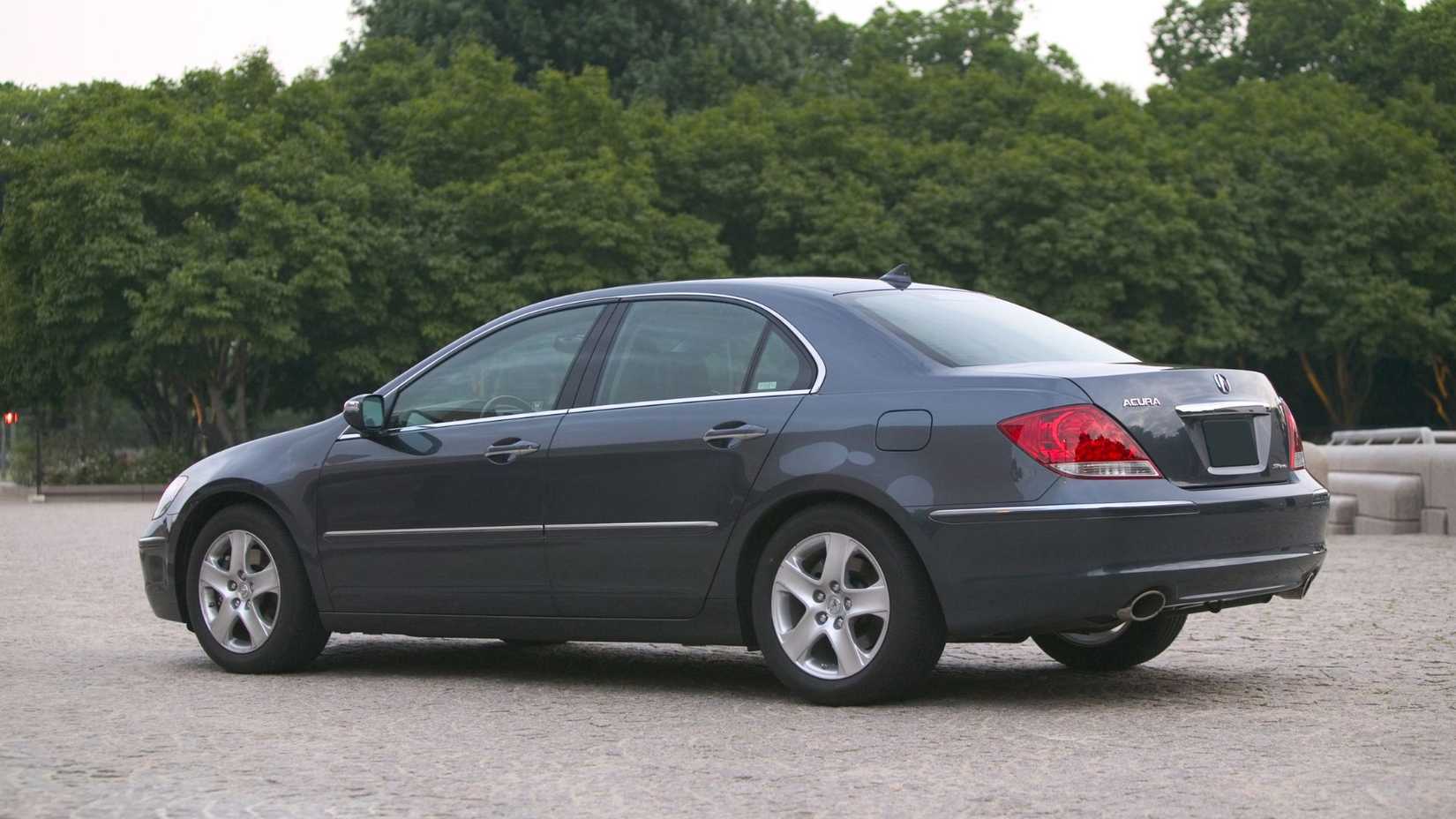2005-2008-acura-rl-rear-3_4.jpg