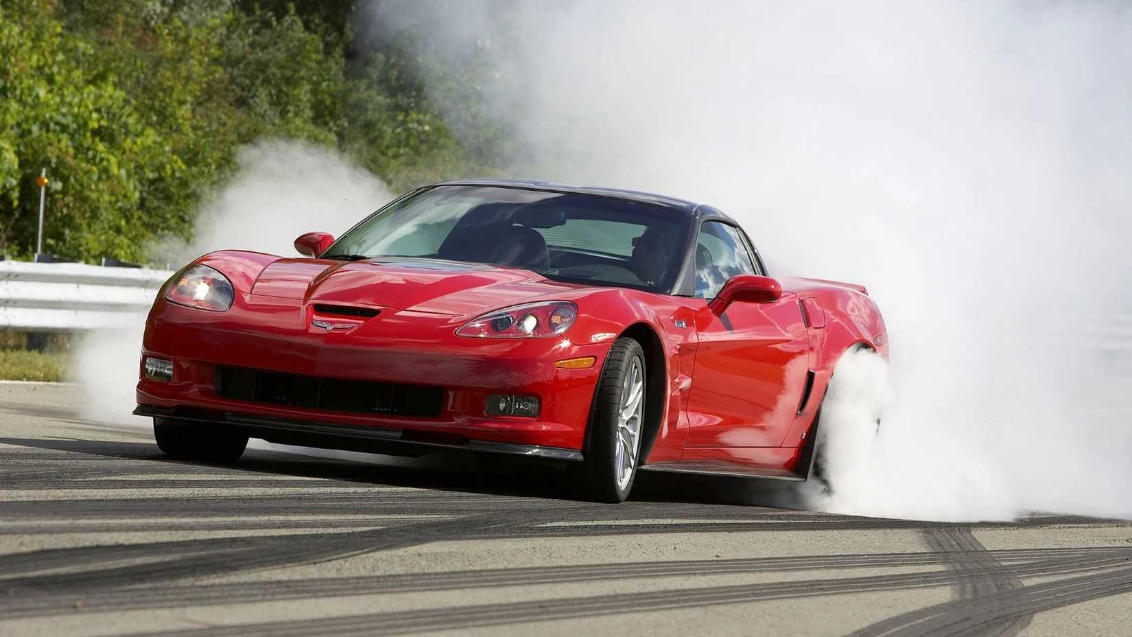 2015–2013 Chevrolet Corvette C6 front 3/4