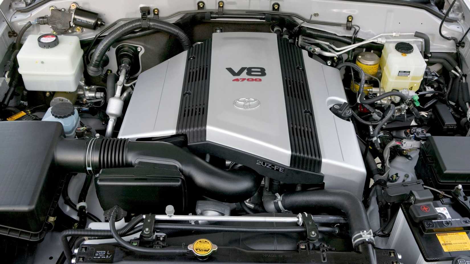 Close-up shot of 2006-2007 Toyota Land Cruiser 4.7L NA 2UZ-FE V8 Engine