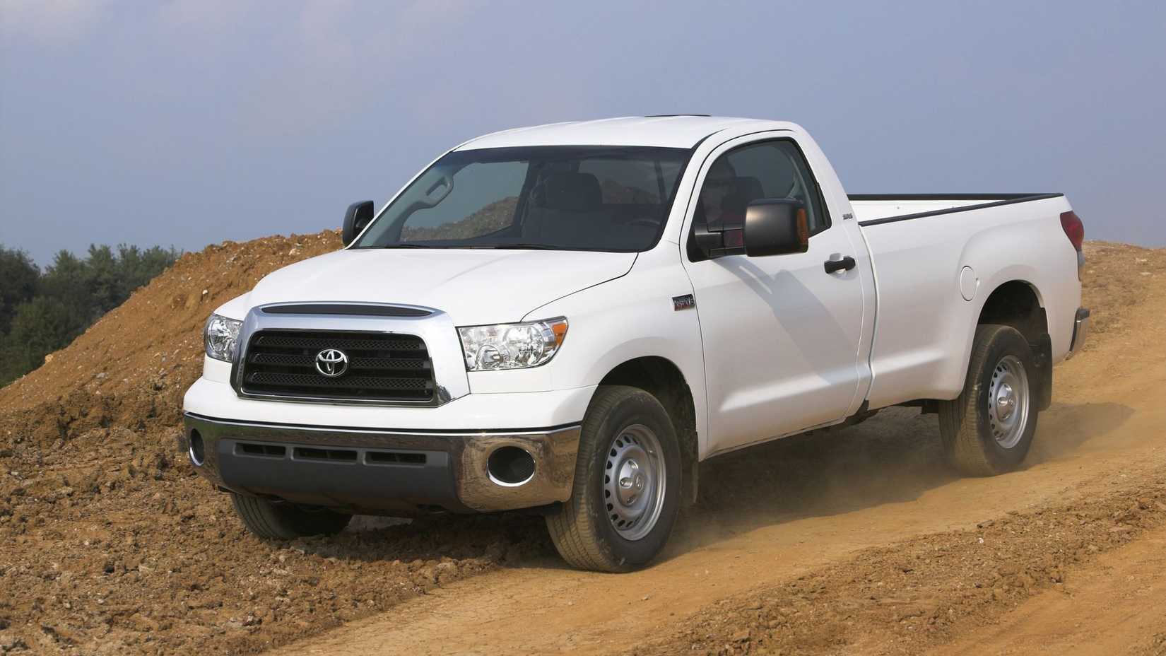 2007-2009 Toyota Tundra Regular Cab driving