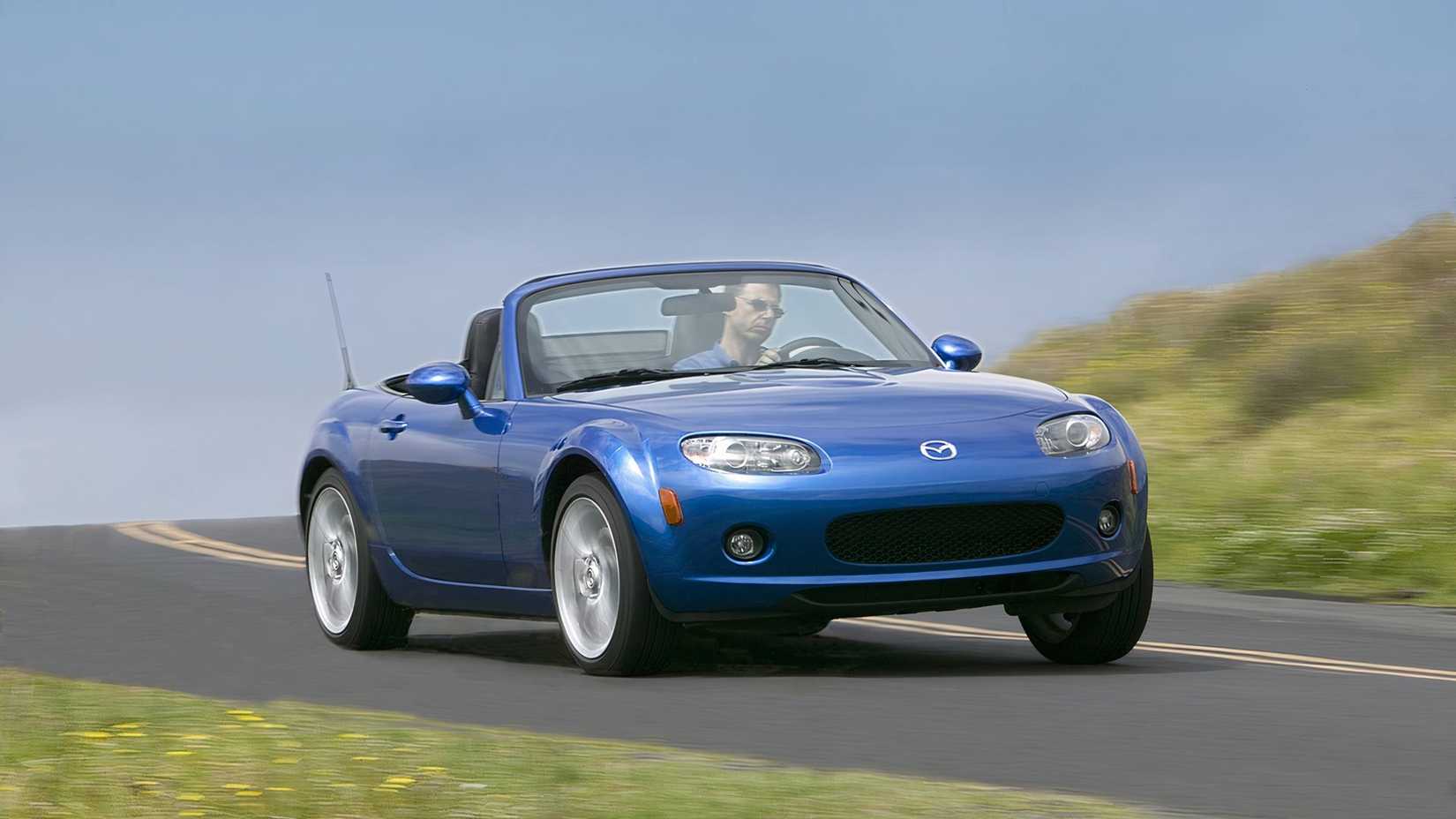 2006-2008 Mazda MX-5 Miata front 3/4 action shot