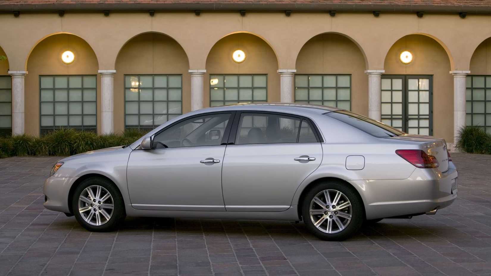 2008-2010 Toyota Avalon sedan parked side shot