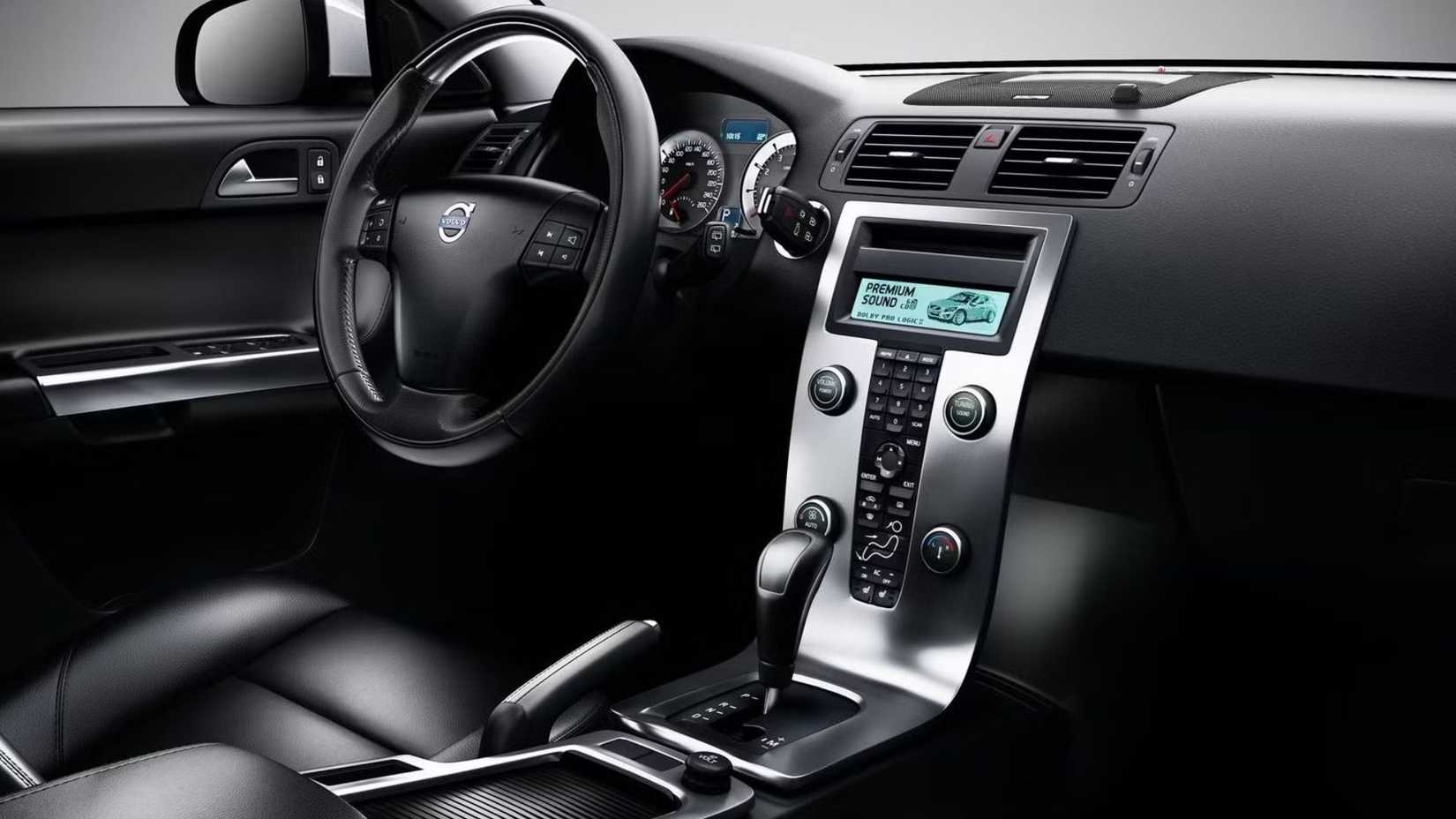 2008-2010-volvo-c30-dashboard.jpg