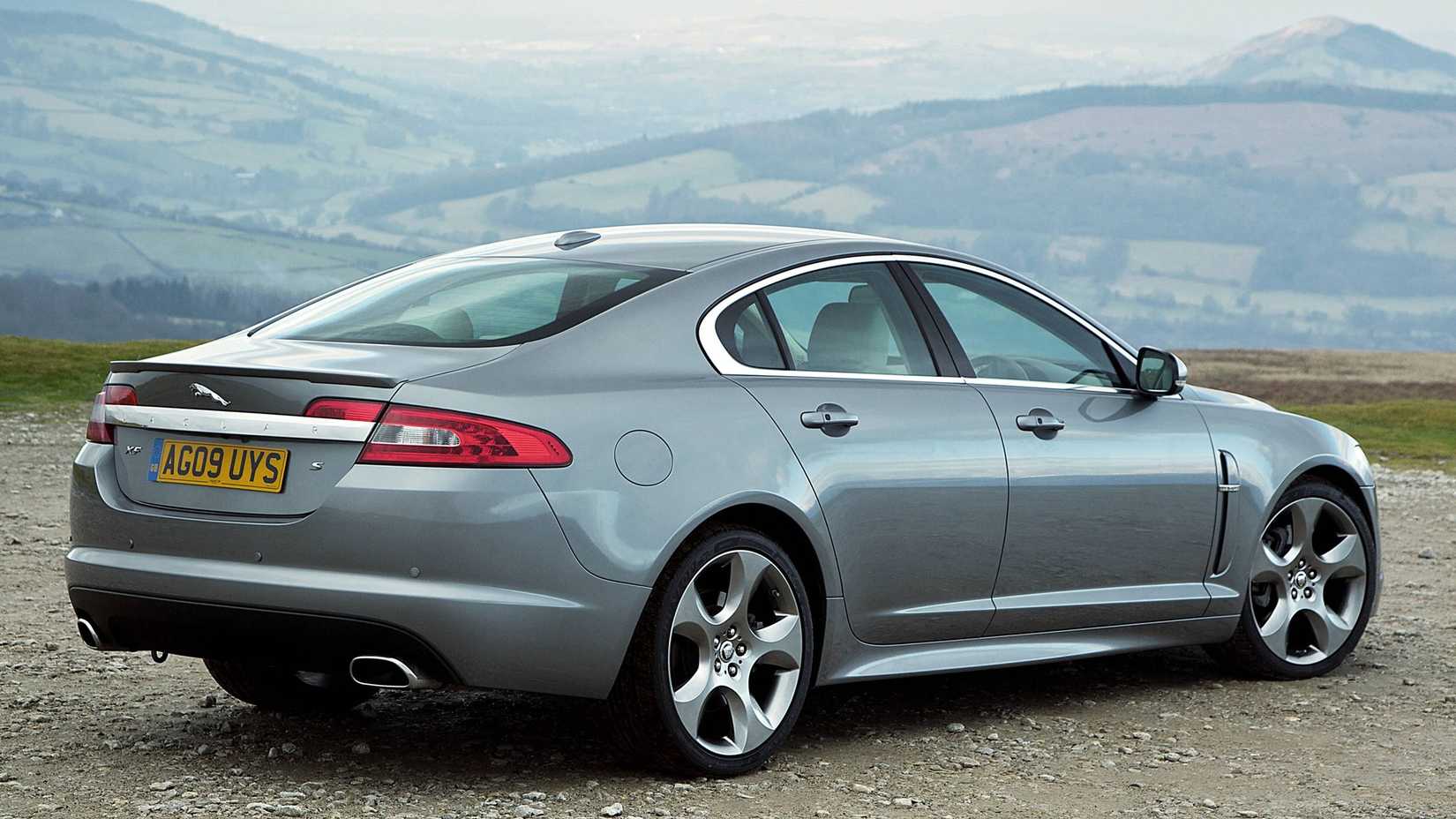 2010-jaguar-xf-11.jpg