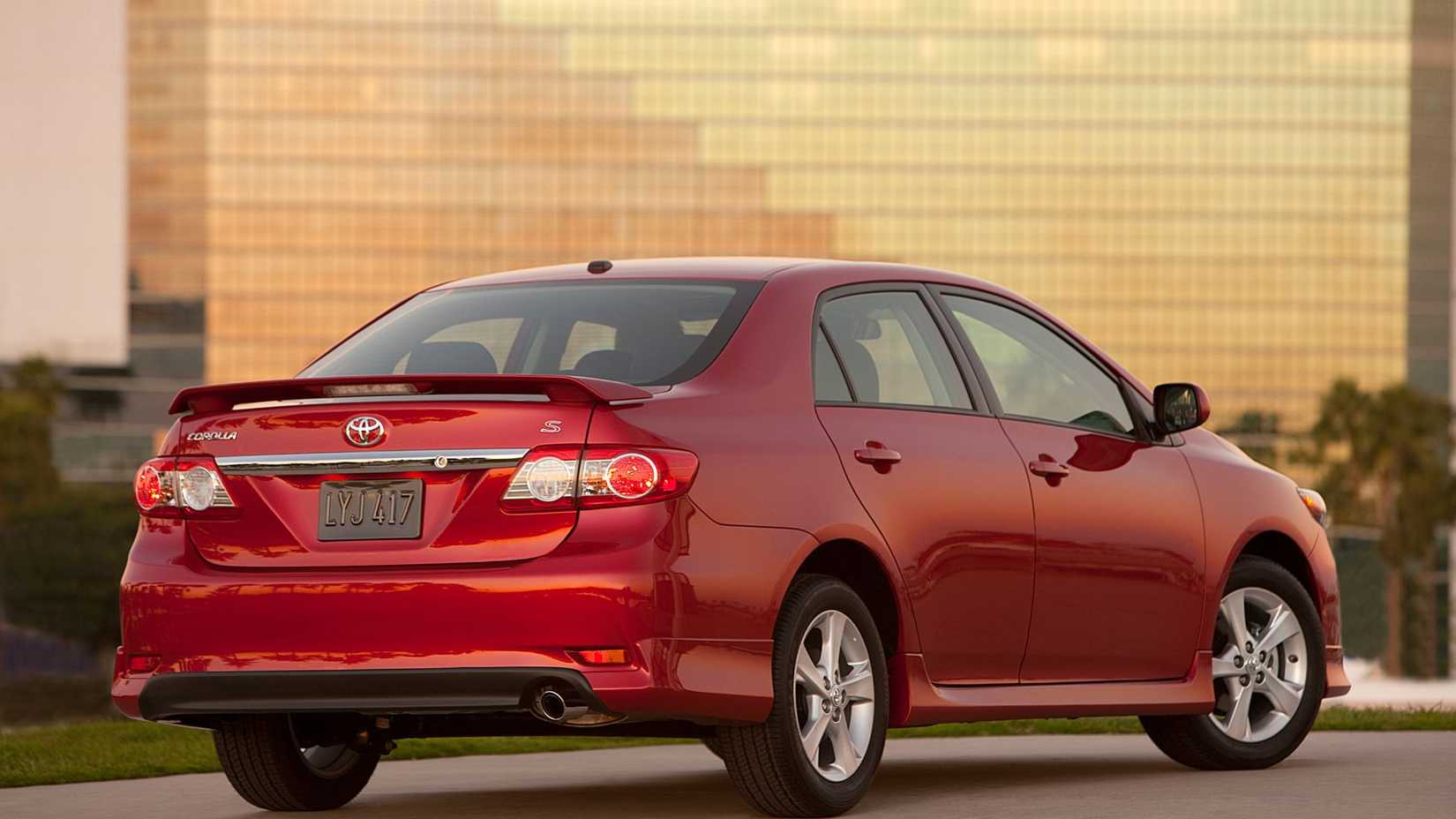 2011-2013-toyota-corolla-sedan-rear-3_4-1.jpg