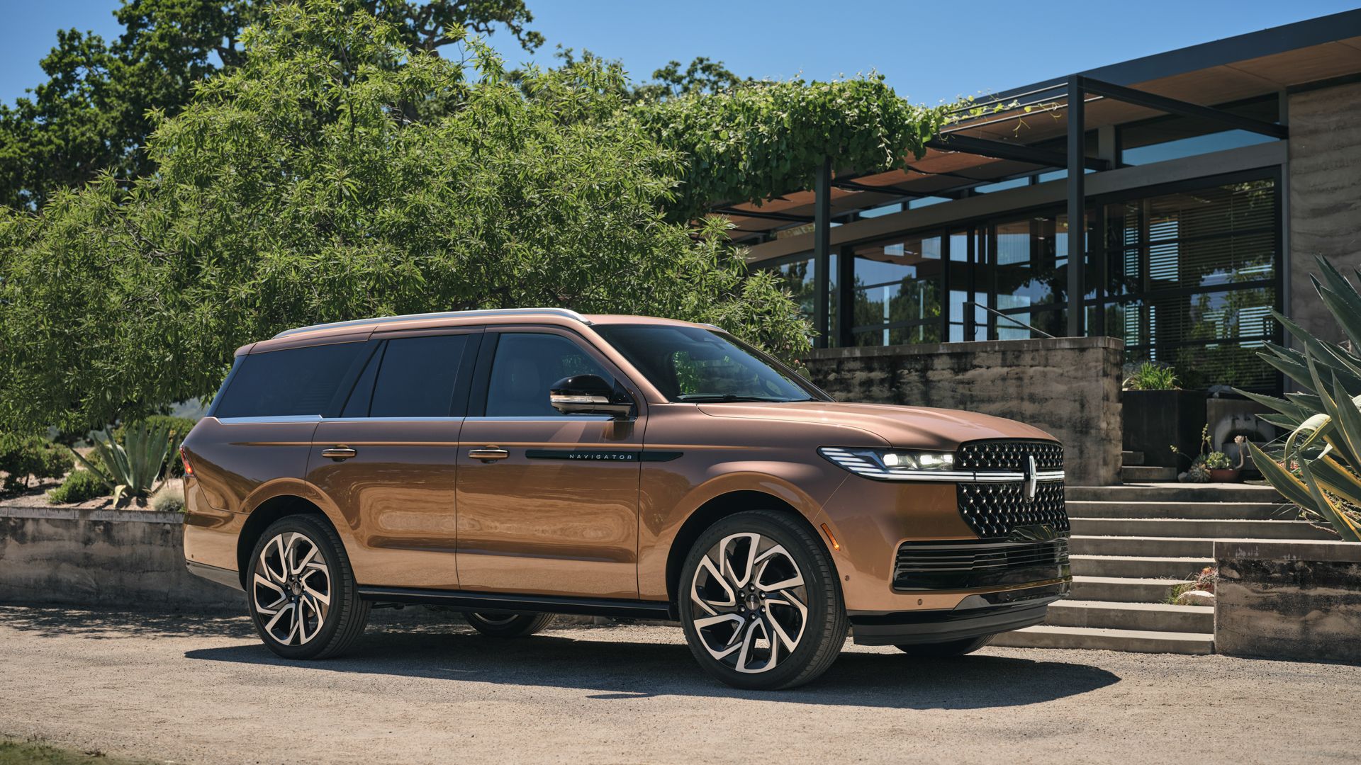 2025-lincoln-navigator-black-label_sunrise-copper_01-4-1.jpg