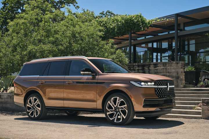 2025-lincoln-navigator-black-label_sunrise-copper_01-4-1.jpg