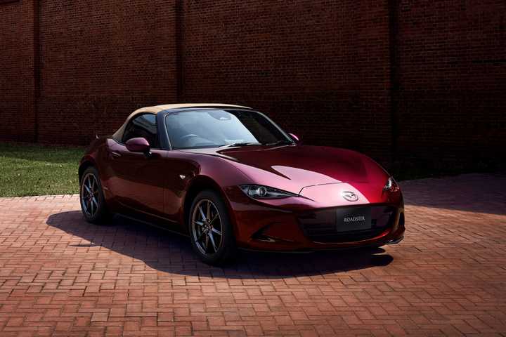 2025-mazda-mx-5-miata-35th-anniversary-edition-front-three-quarter-1.jpg