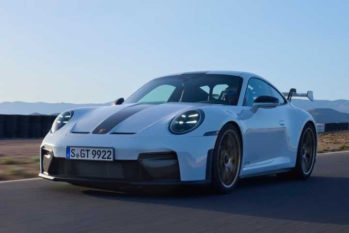 2025-porsche-911-gt3-3-1.jpg