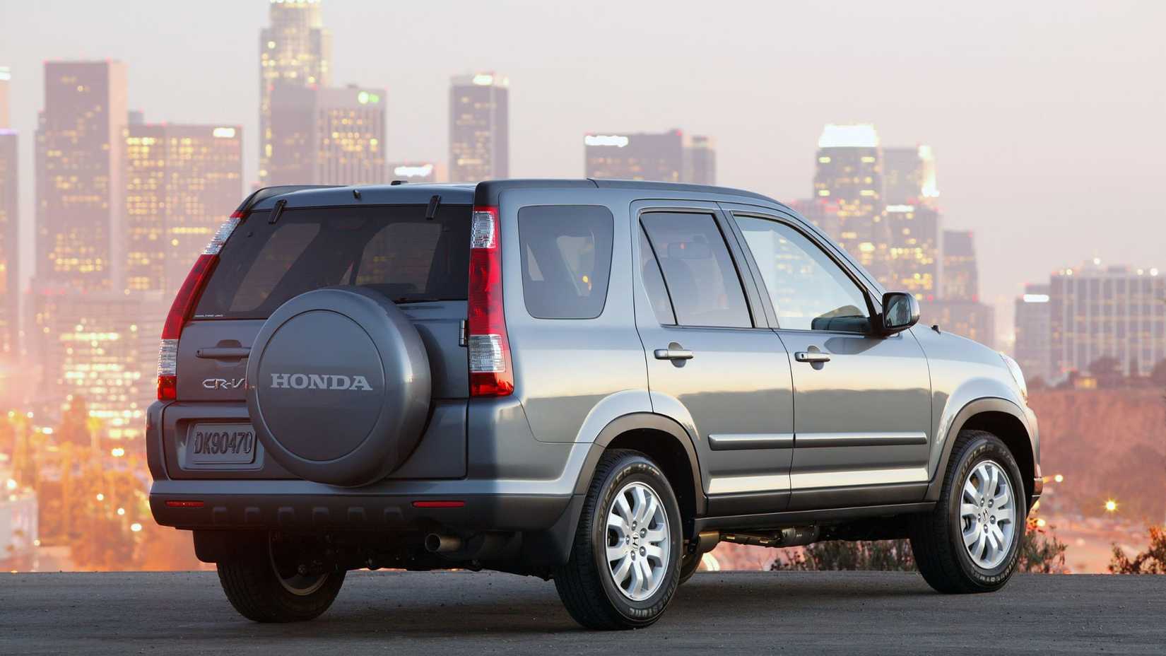 2005 - 2006 Honda CR-V rear 3/4 shot