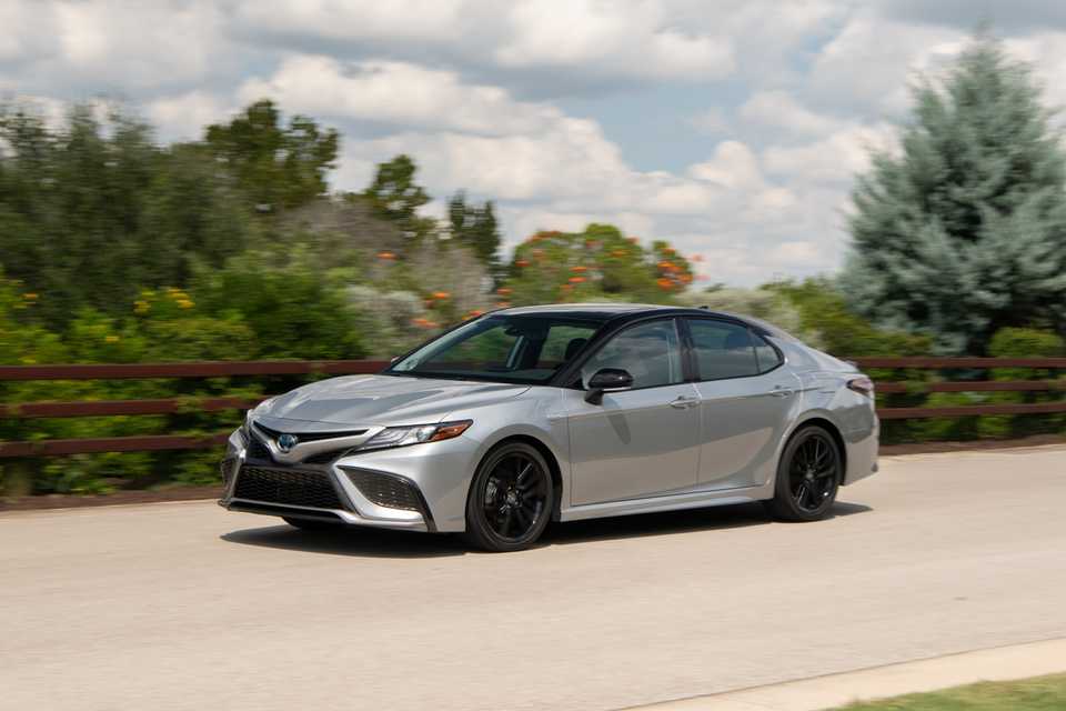 2026 Toyota Avalon long-lasting sedan profile with durable, understated styling