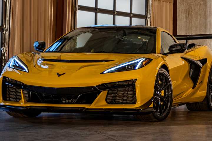 chevrolet-corvette-zr1-cupê-com-pacote-de-desempenho-ztk-1-1.jpg