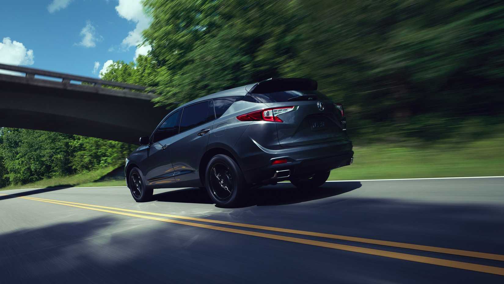 2025 Acura RDX Cinza Ângulo Traseiro Condução