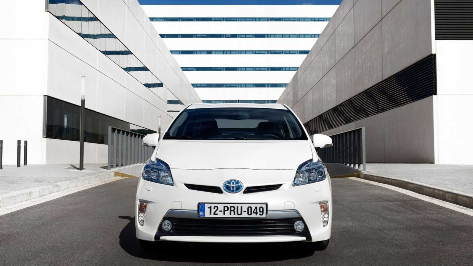 2012-2014-toyota-prius09.jpg