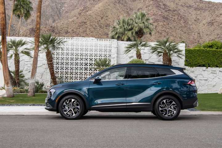 2023-2025-kia-sportage-hybrid-5th-gen-nq5-side-view.jpg