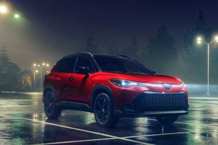 2023-2025-toyota-corolla-cross-hybrid21.jpg