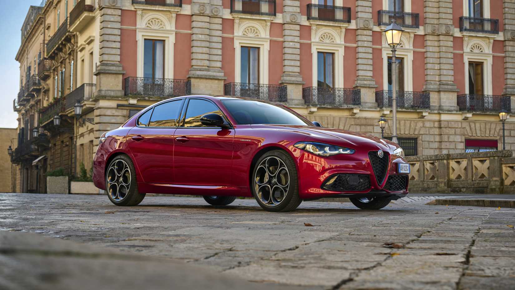 2024 Alfa Romeo Giulia front 3/4