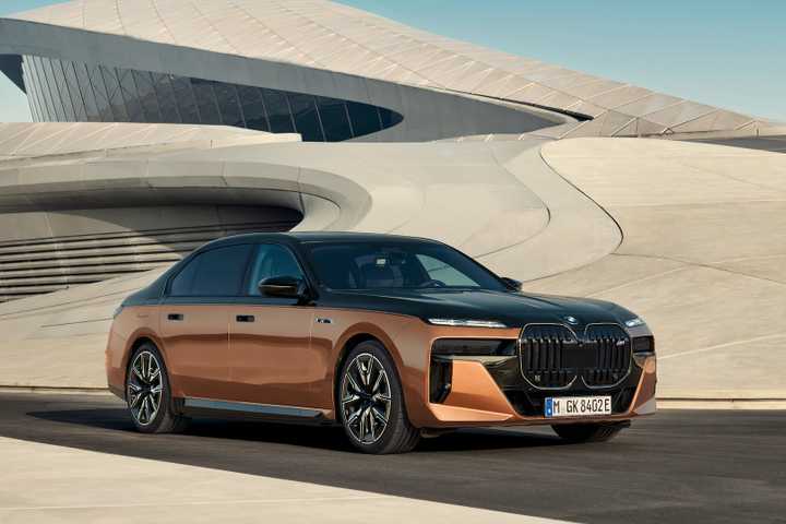 p90500591_highres_the-bmw-i7-m70-xdriv.jpg