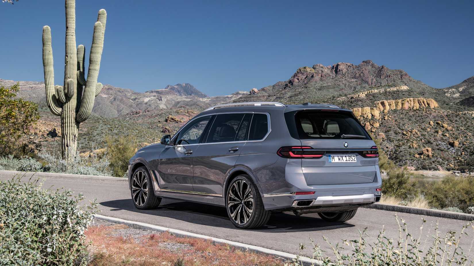 2026-bmw-x7-parked-outdoors.jpg