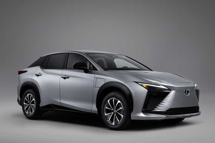 2026-lexus-rz-550e-f-sport-23.jpg
