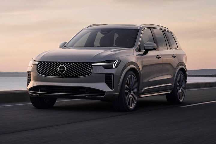 331887_new_volvo_xc90_exterior-1.jpg