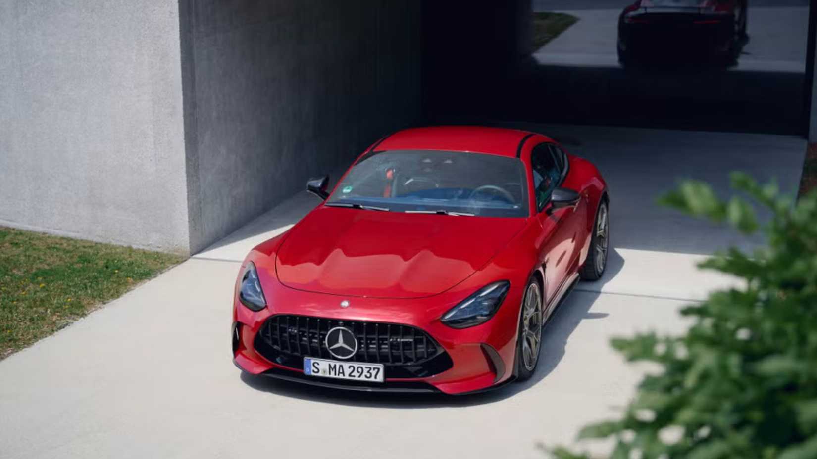 2025-2026-mercedes-amg-gt63-s-e-performance-exterior-4.jpg