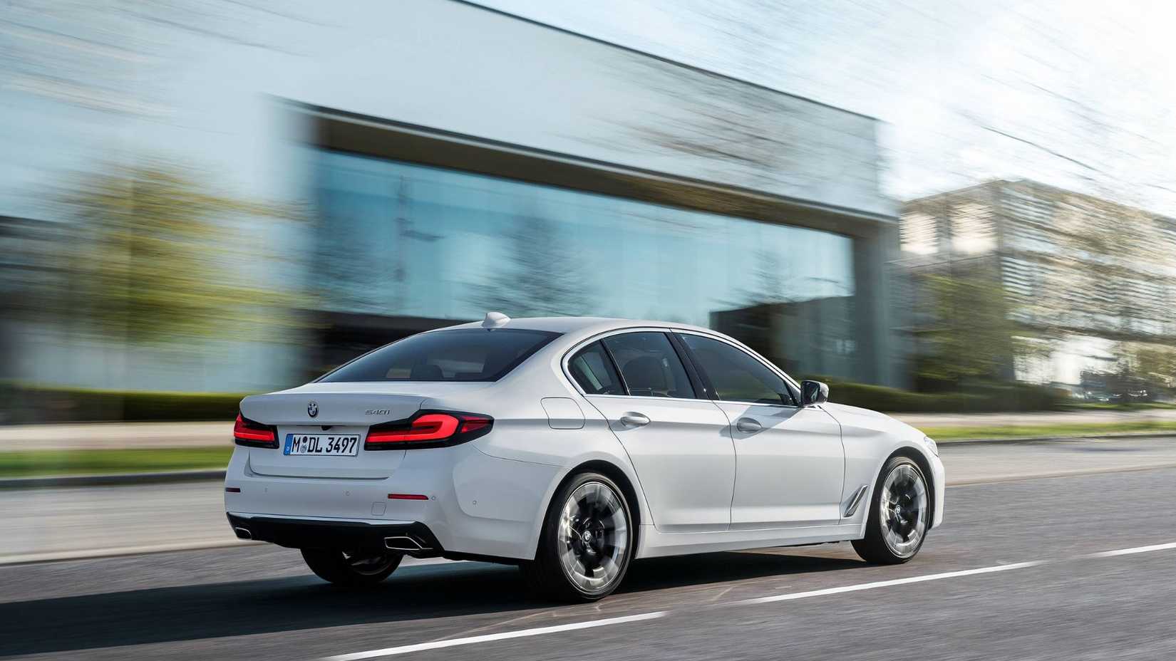 2023-bmw-5-series-sedan-exterior-6.jpg