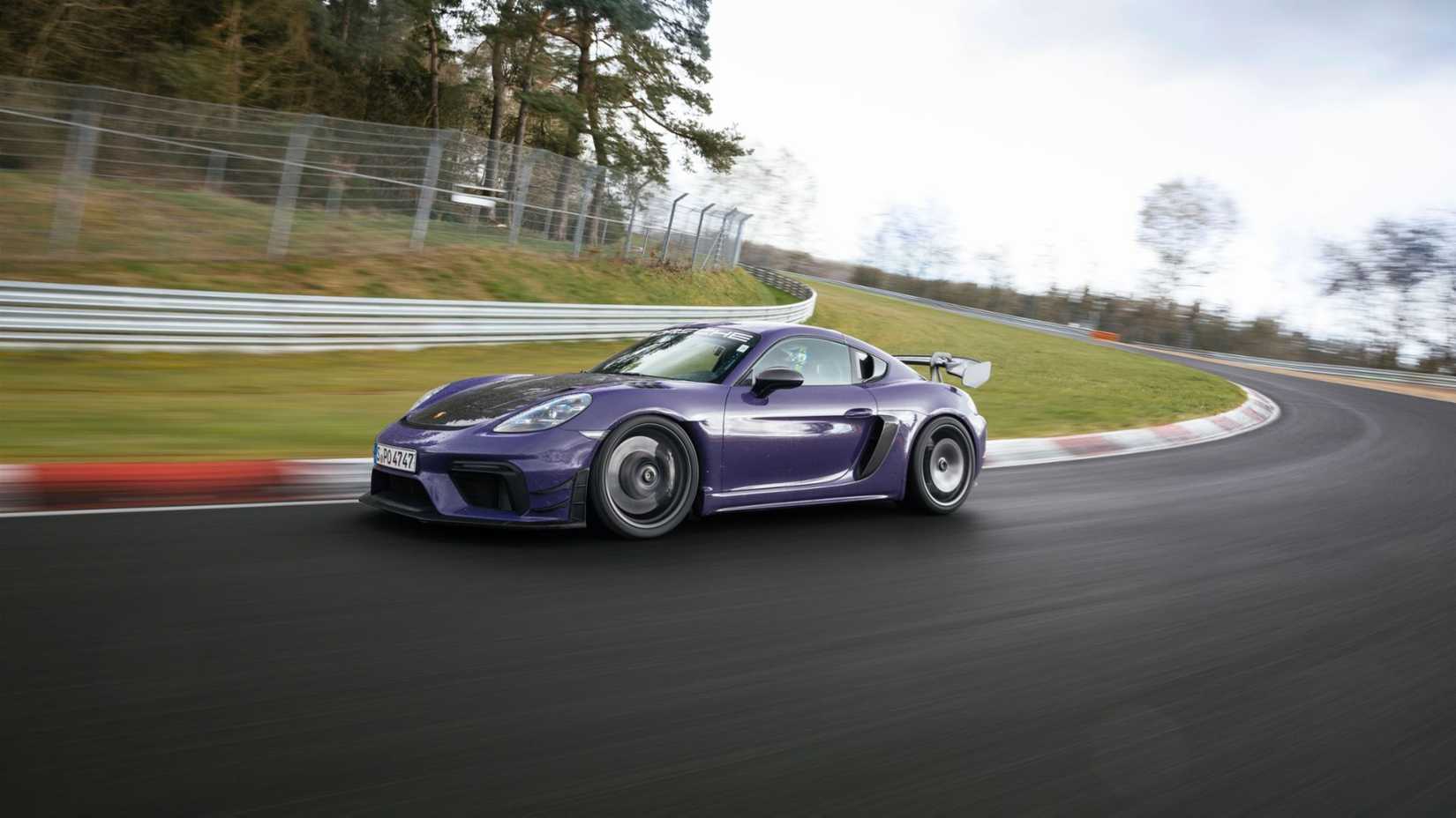 2023-porsche-718-cayman-gt4-rs-3.jpg