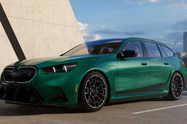 2025-2026-bmw-m5-touring-11.jpg