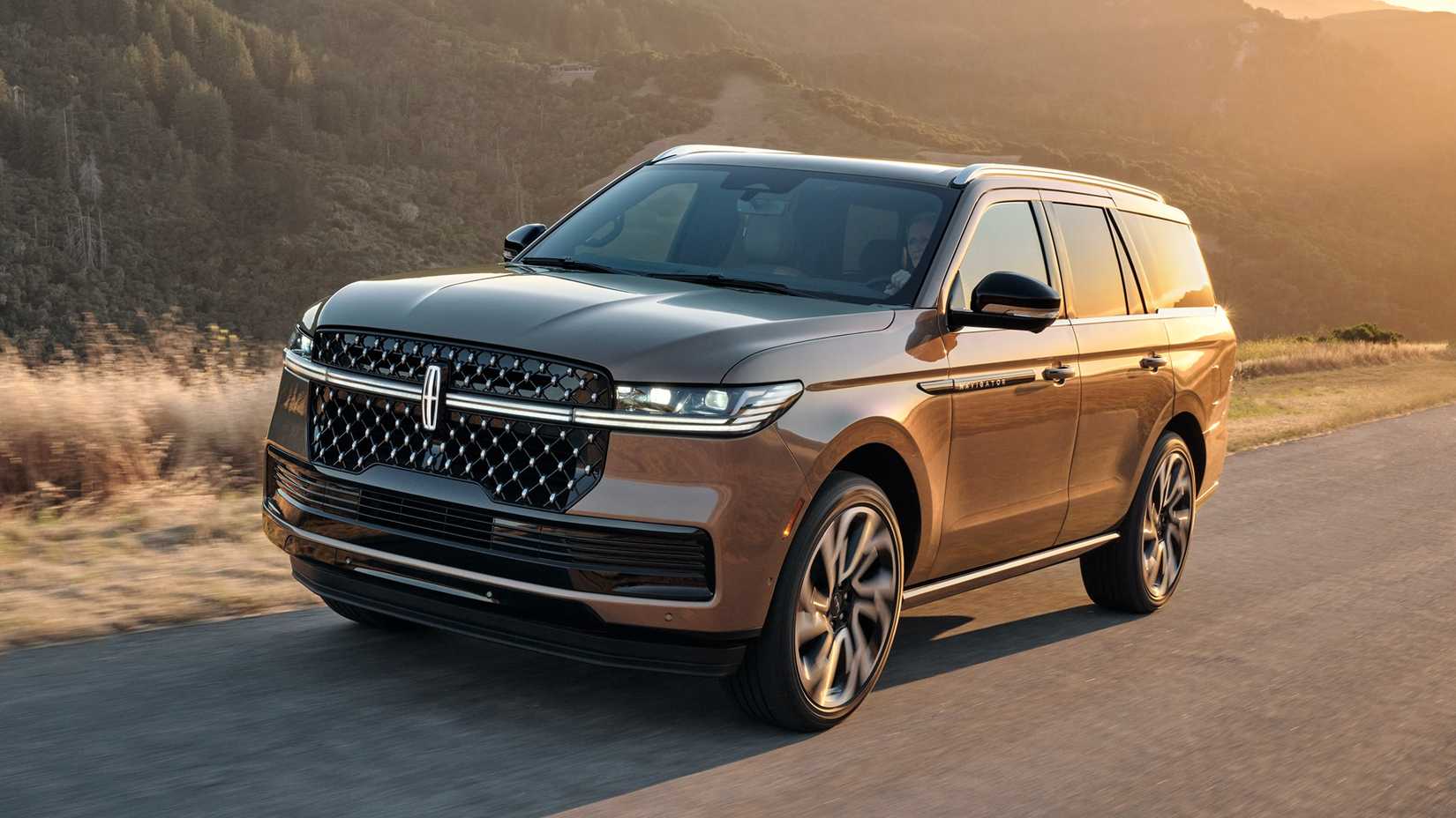 An action shot of the 2025 Lincoln Navigator Black Label