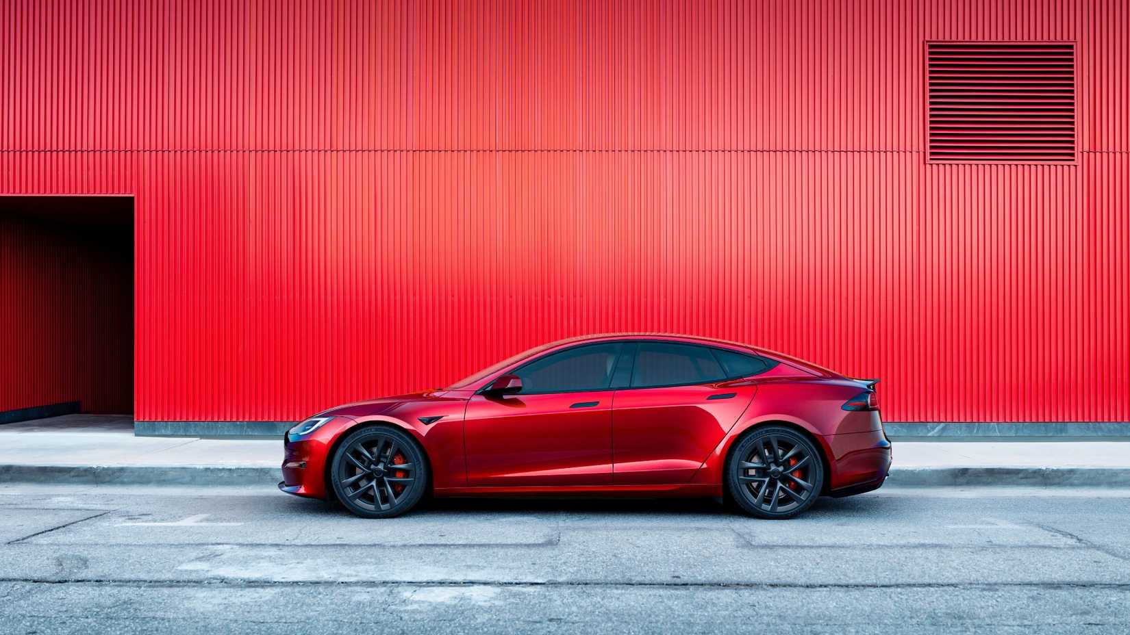 2025-tesla-model-s-plaid-1.jpg